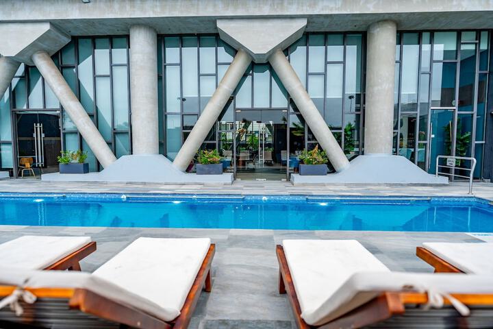 Hotel Pool