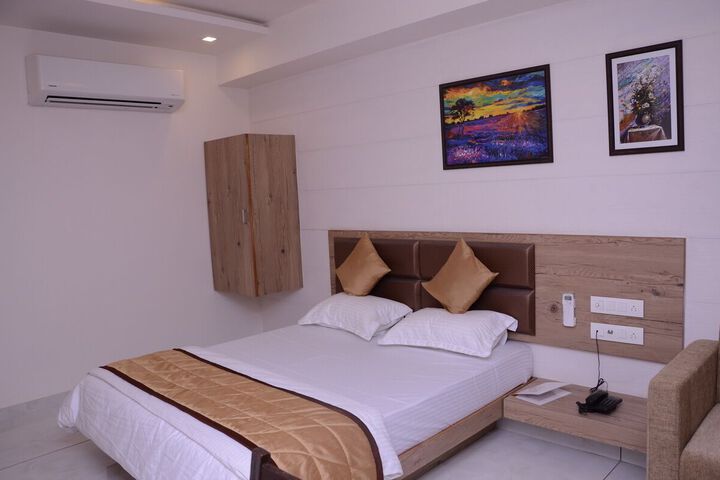 Room 35 of 66