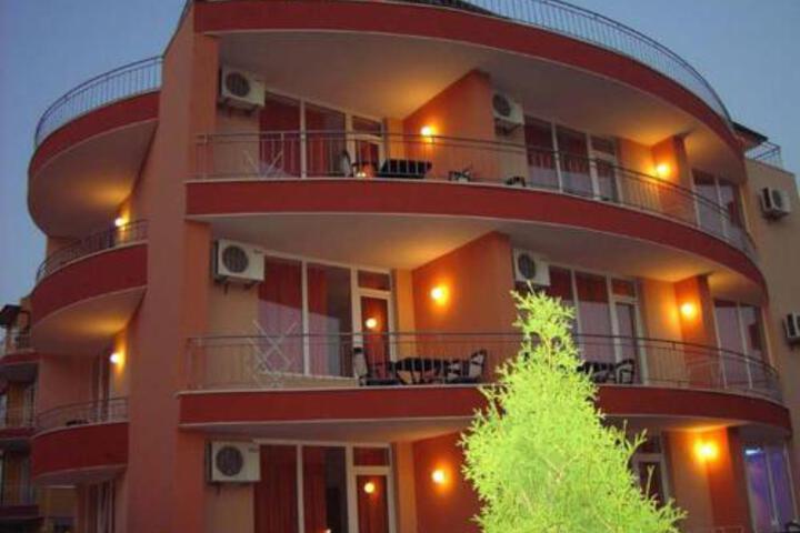 DejaVu Hotel & Bar Ravda