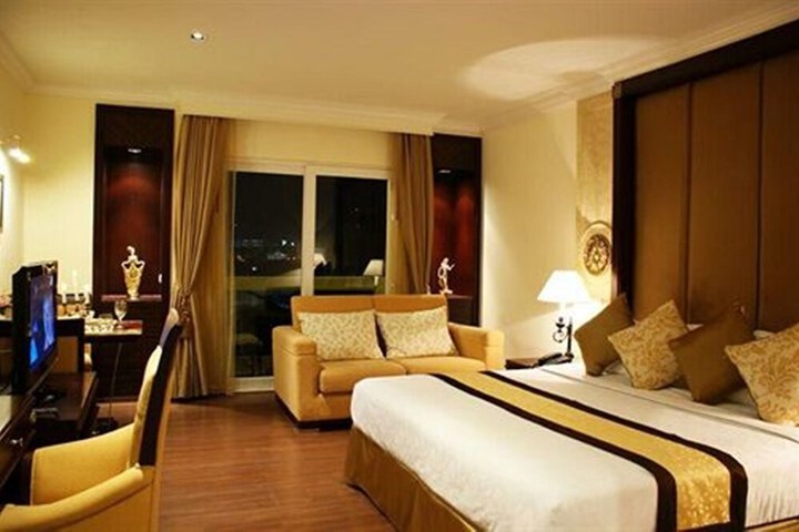 Room 26 of 76