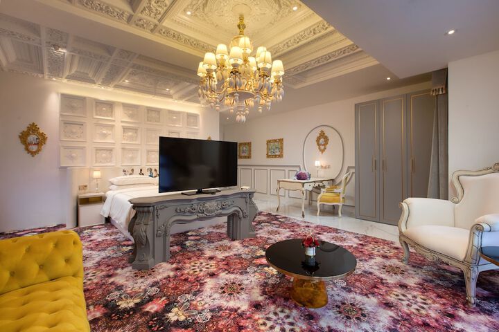 Room 10 of 195