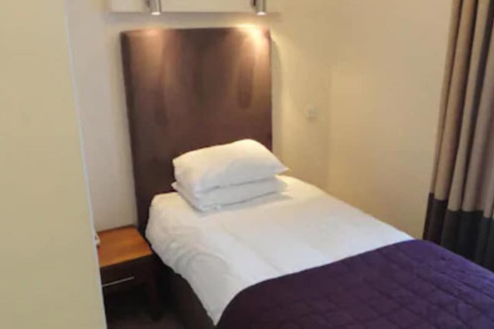 Room 9 of 30