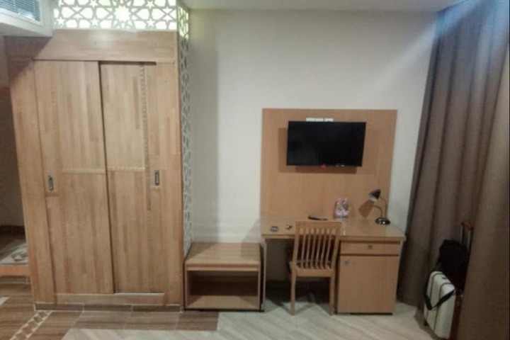 Room 6 of 19
