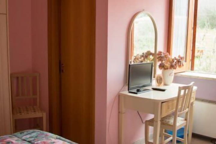 Room 4 of 27