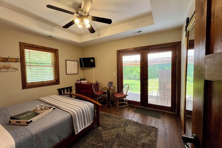 Room 12 of 28