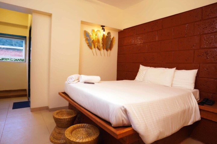 Room 10 of 40