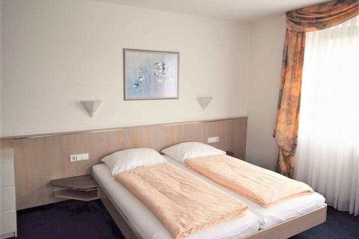 Room 4 of 34