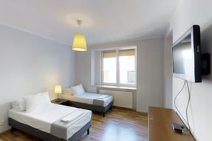 Room 6 of 16