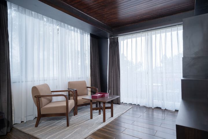 Room 2 of 67