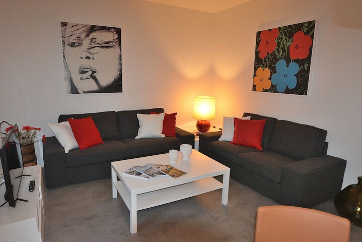 Room 8 of 16