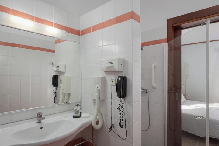 Room 95 of 162
