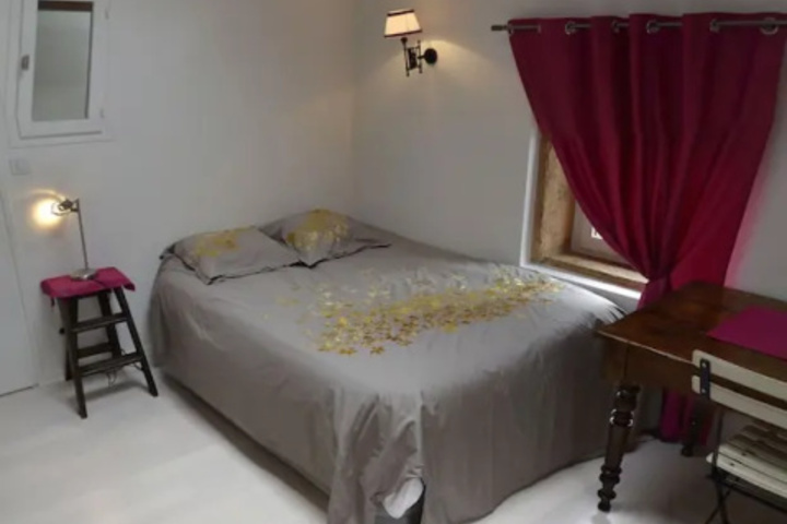 Room 4 of 10
