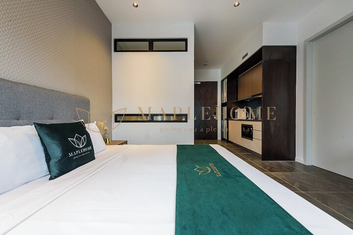 Room 7 of 100
