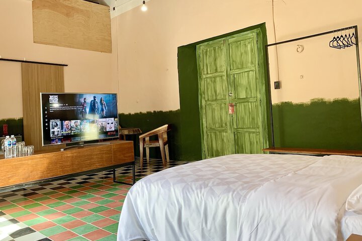 Room 7 of 12