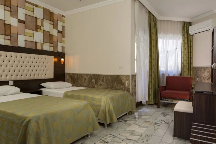 Room 2 of 66