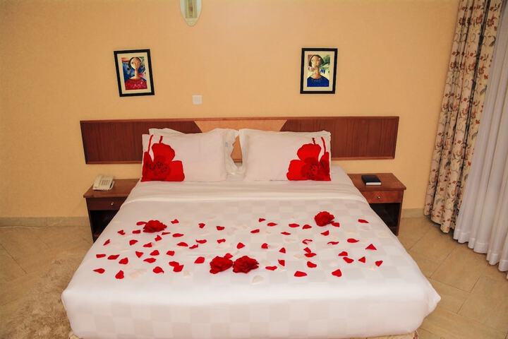 Room 5 of 18