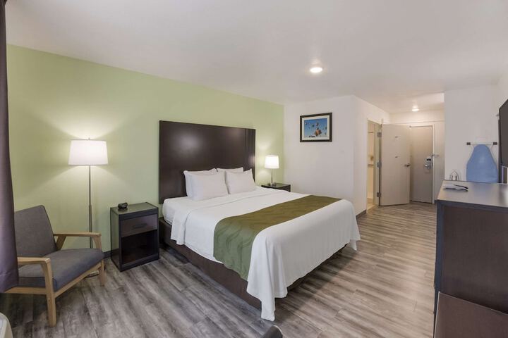 Room 10 of 38