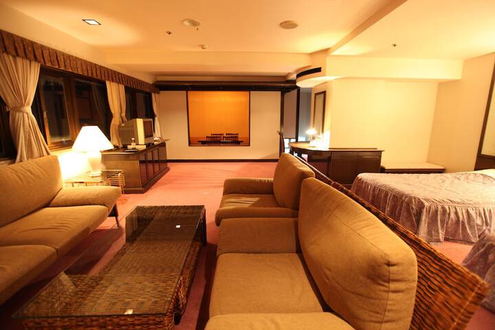 Room 6 of 118