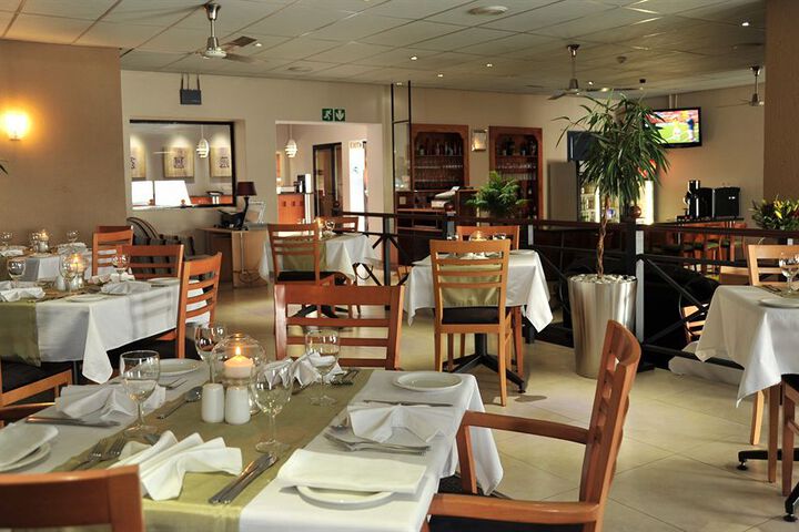 Dining 20 of 21