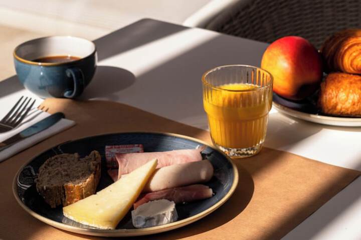 Breakfast/Coffee Service 84 of 105