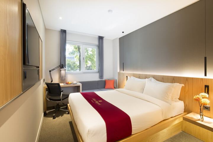 Room 14 of 115