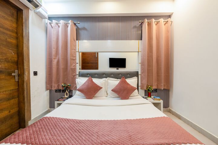 Room 14 of 37