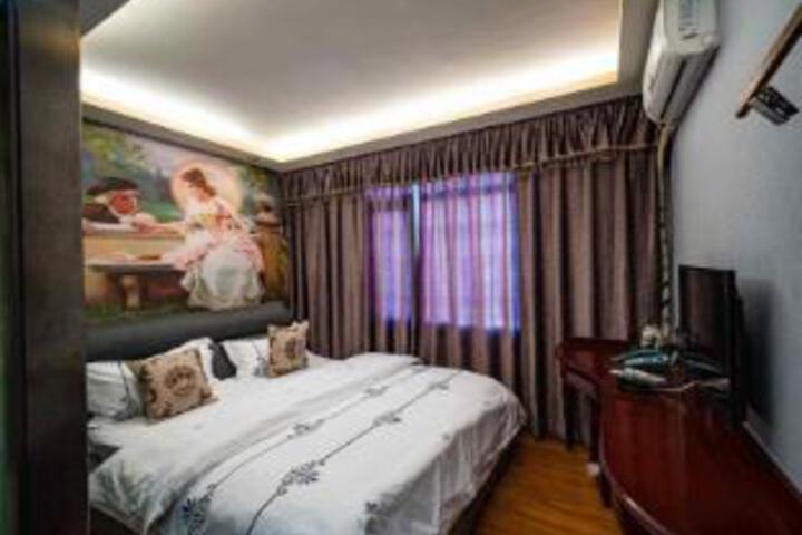 Room 5 of 6