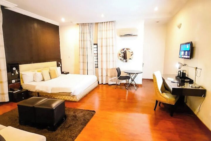 Room 8 of 27