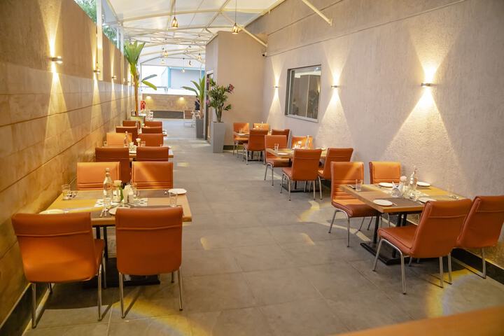 Lounge 54 of 71