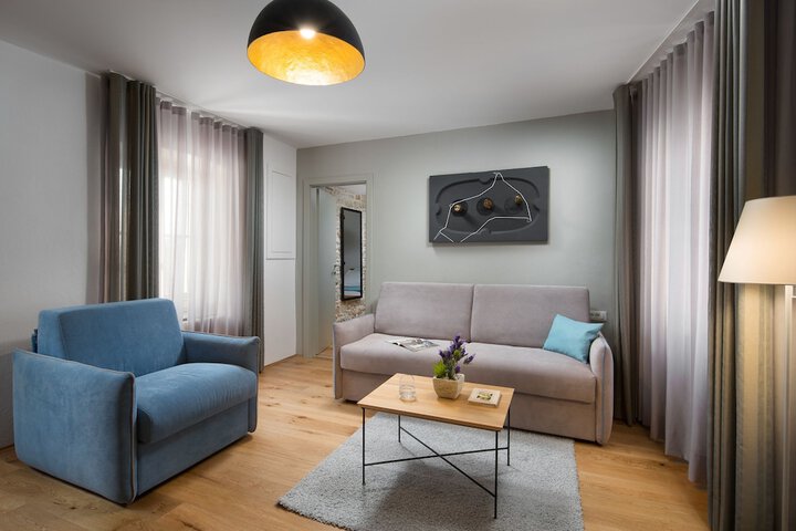 Room 9 of 61