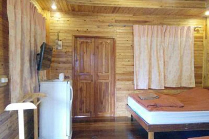 Room 6 of 15