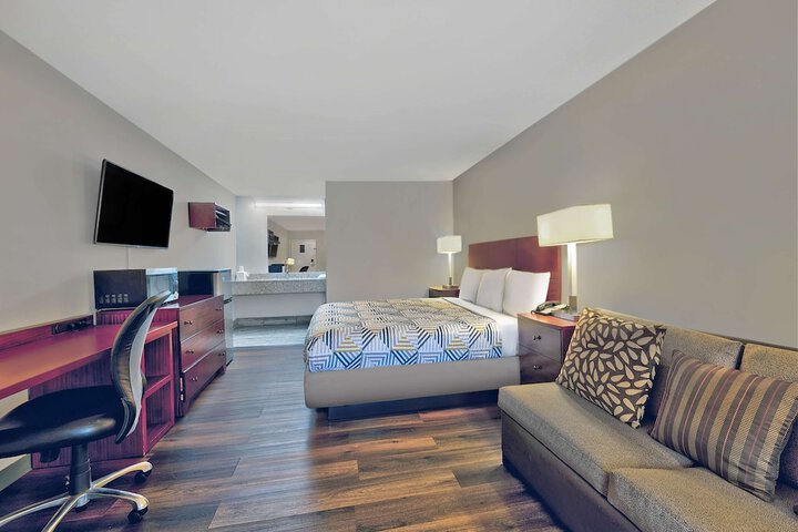 Room 10 of 21