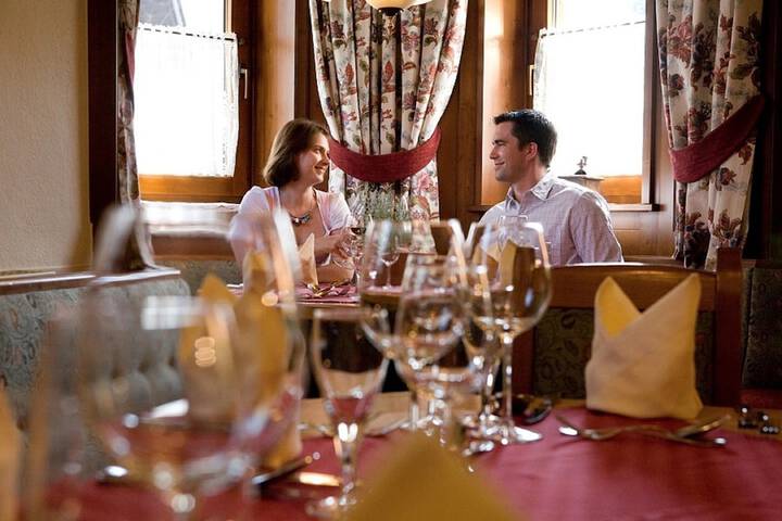 Dining 33 of 44