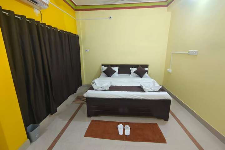 Room 9 of 13