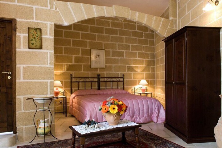 Room 7 of 27