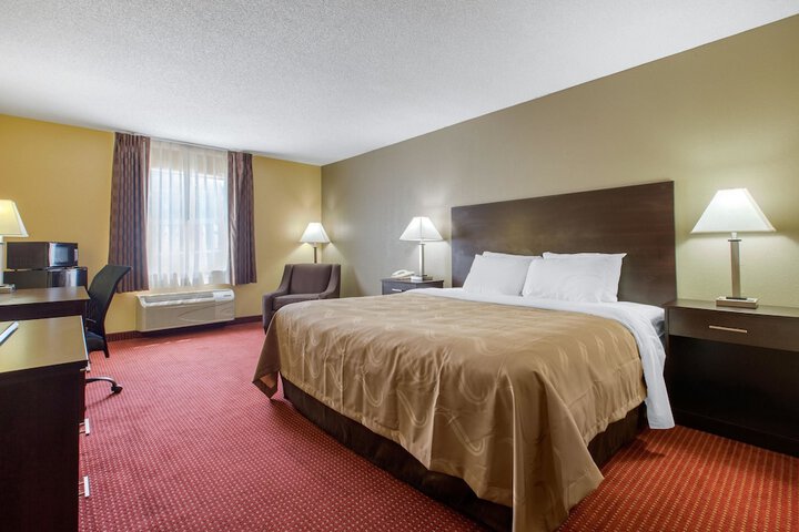 1 King Bed (12 of 12)