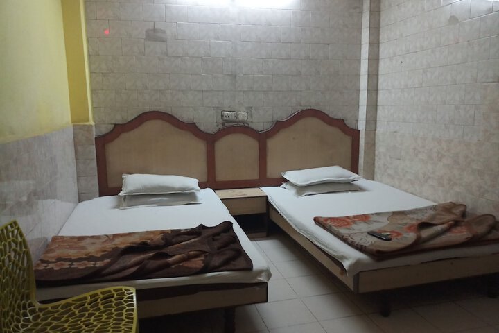 Room 6 of 7
