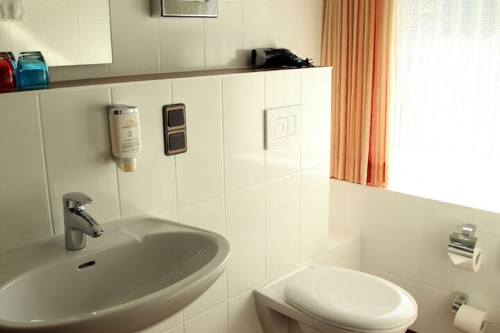 Room 34 of 63