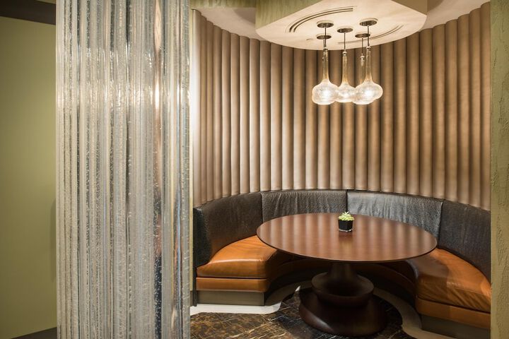 Lounge 219 of 254