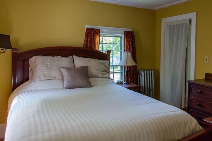 Room 2 of 12