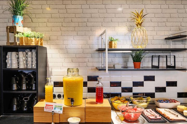 Breakfast/Coffee Service 41 of 81