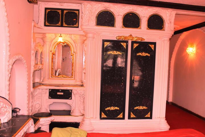 Suite 3 of 4