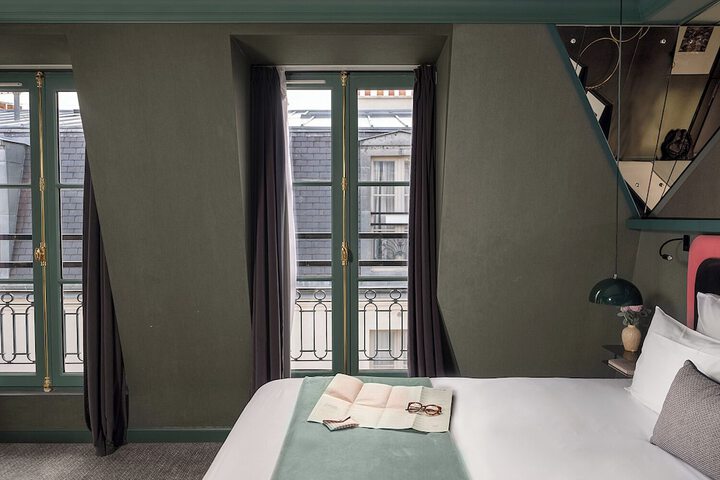 Room 35 of 76