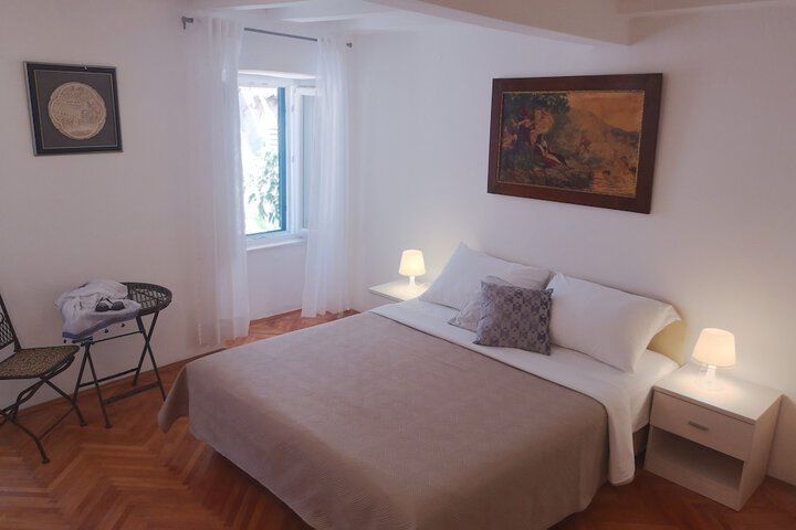 Room 3 of 24