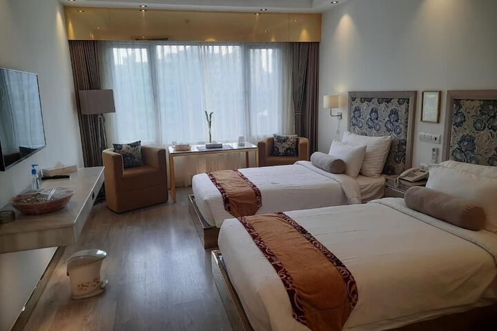 Room 12 of 27