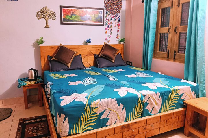 Room 3 of 43
