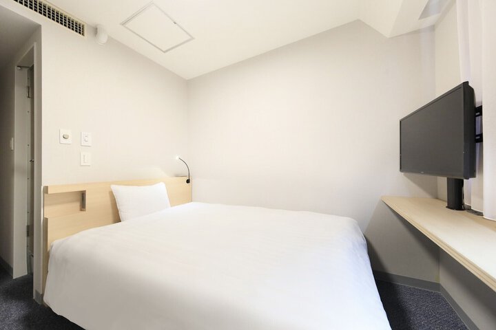 Room 6 of 11