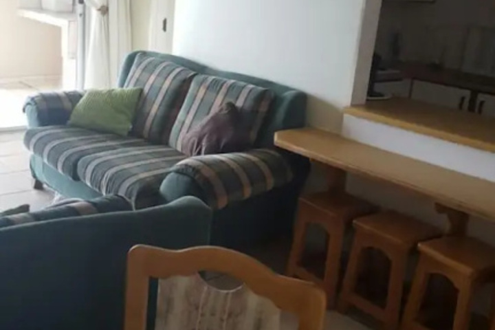 Room 4 of 8