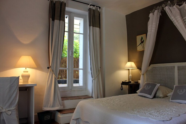 Room 20 of 94