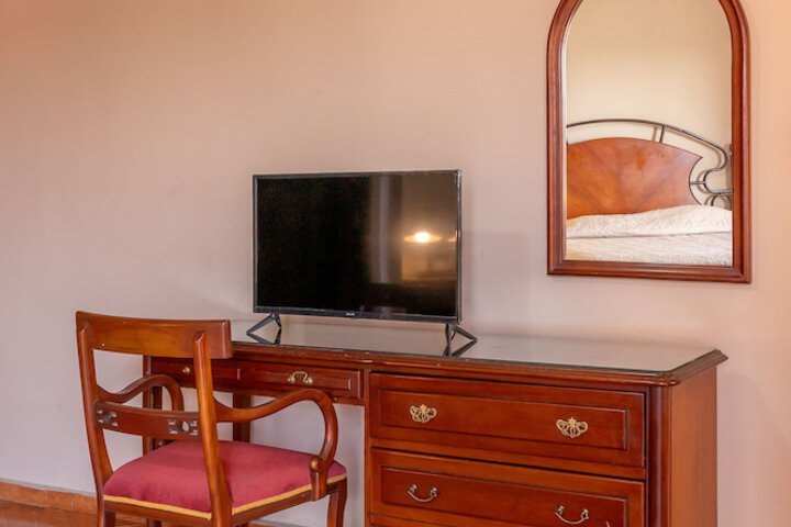 Room 27 of 40
